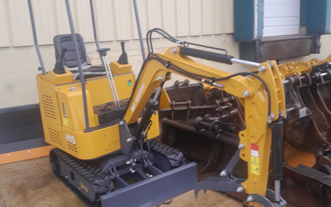 2023 AGT H15 Mini Excavator